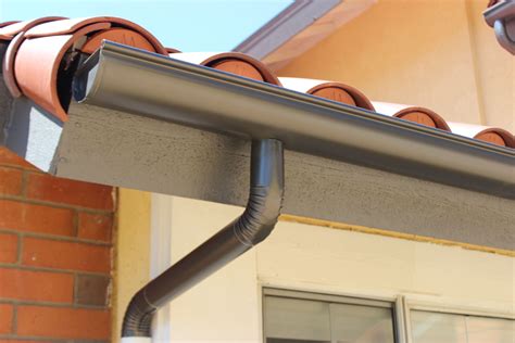 seamless aluminum gutters and downspouts